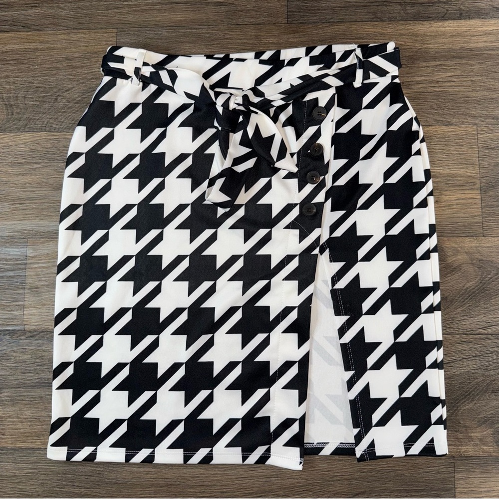 Rouge Helium Black and White Wrap Midi Skirt